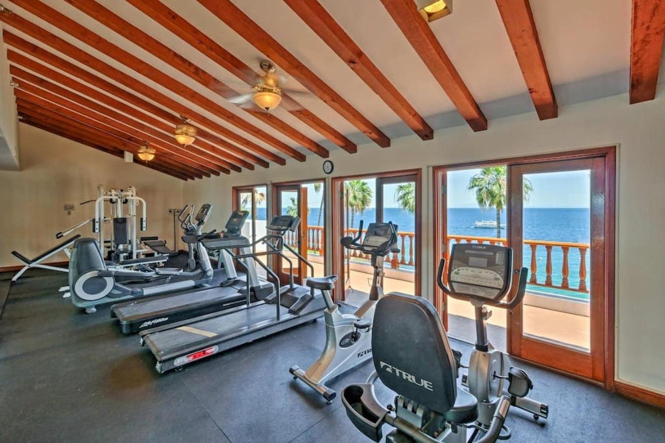 Lux Oceanfront Villa With Breathtaking Views Авалон Экстерьер фото